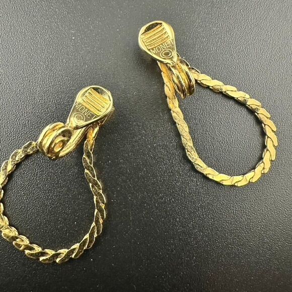 Monet Dangle Drop Earrings Gold Tone Cobra Chain Loop Clip Ons - Picture 3 of 4